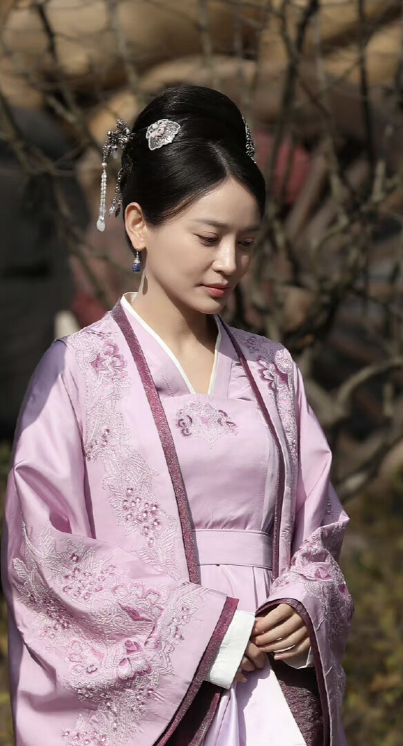 知否。知否应是绿肥红瘦