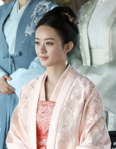 知否。知否。应是绿肥红瘦