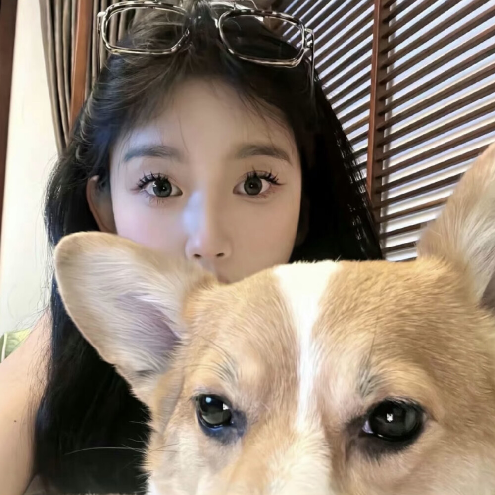 女