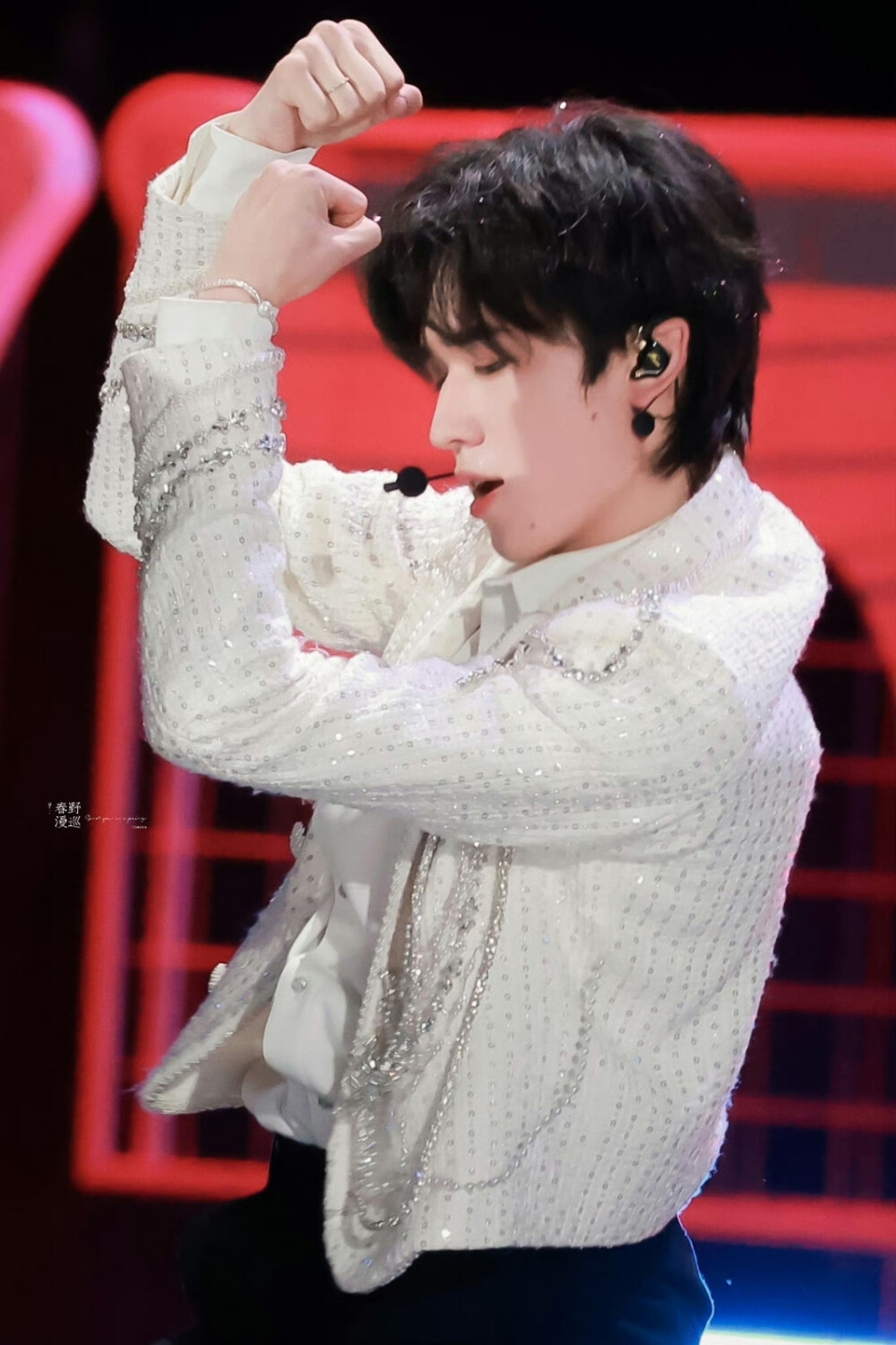 宋亚轩
wb:春野漫巡|宋亚轩