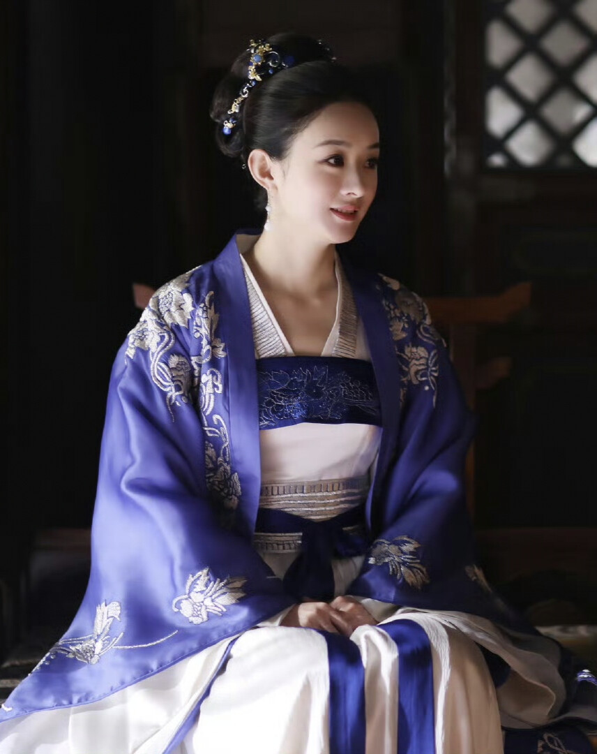 知否。知否。应是绿肥红瘦