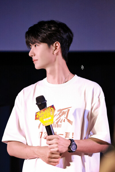 230808 电影《热烈》泰国映后见面会
✨一宝in泰兰德✨
@UNIQ-王一博 cr:logo