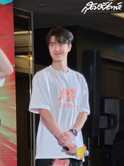 230808 电影《热烈》泰国映后见面会
✨一宝in泰兰德✨
@UNIQ-王一博 cr:logo