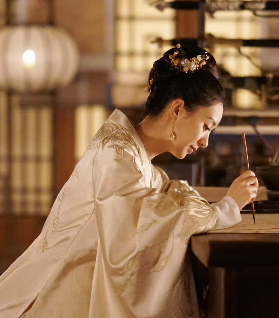 知否。知否。应是绿肥红瘦