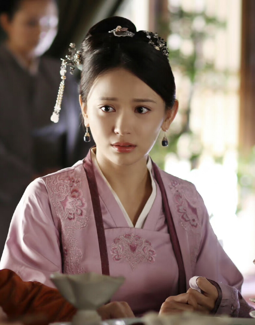 知否。知否。应是绿肥红瘦