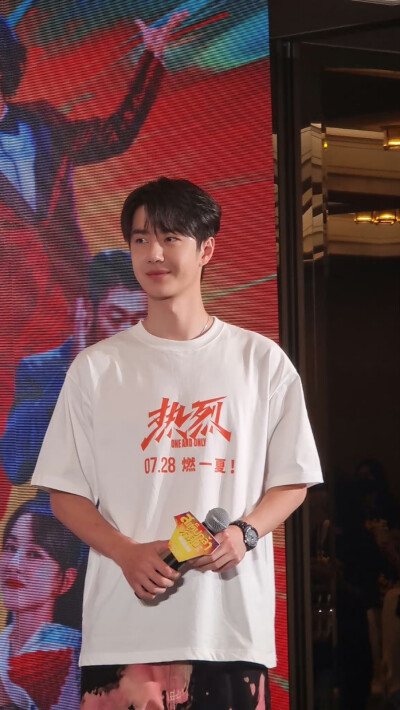 230808 电影《热烈》泰国映后见面会
✨一宝in泰兰德✨
@UNIQ-王一博 cr:logo