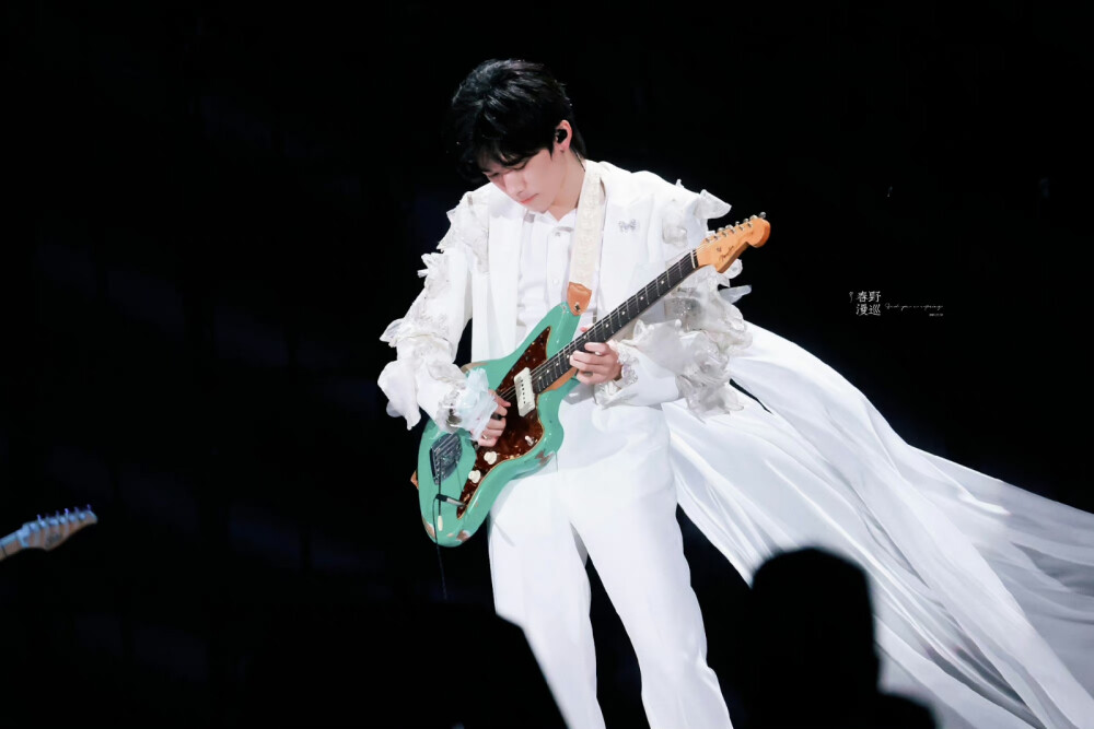 宋亚轩
wb:春野漫巡|宋亚轩