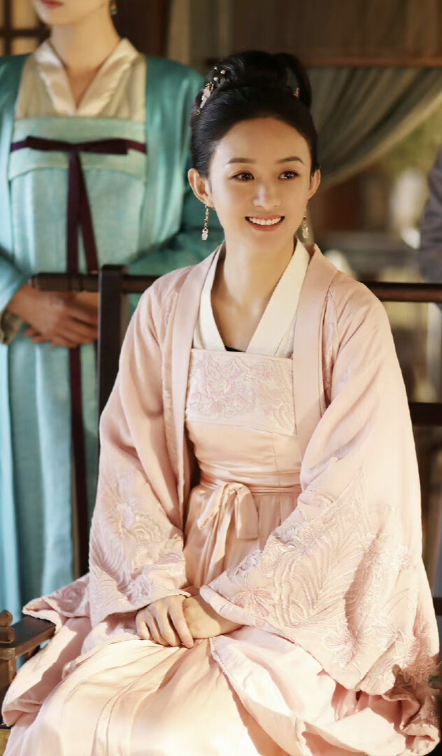 知否。知否。应是绿肥红瘦