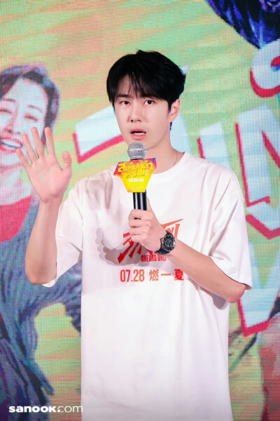 230808 电影《热烈》泰国映后见面会
✨一宝in泰兰德✨
@UNIQ-王一博 cr:logo