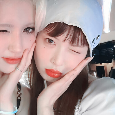 Somi × Hyuna
