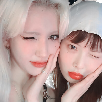 Somi × Hyuna