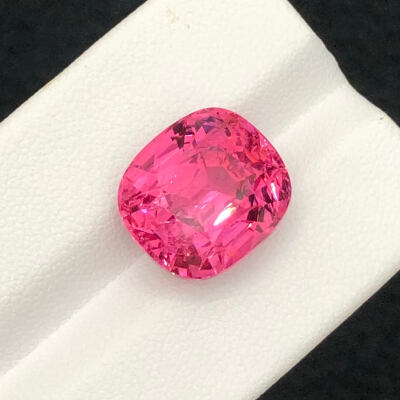 尖晶石 霓虹粉 15+ carat neon pink spinel from Tagikistan ins decentgems.co