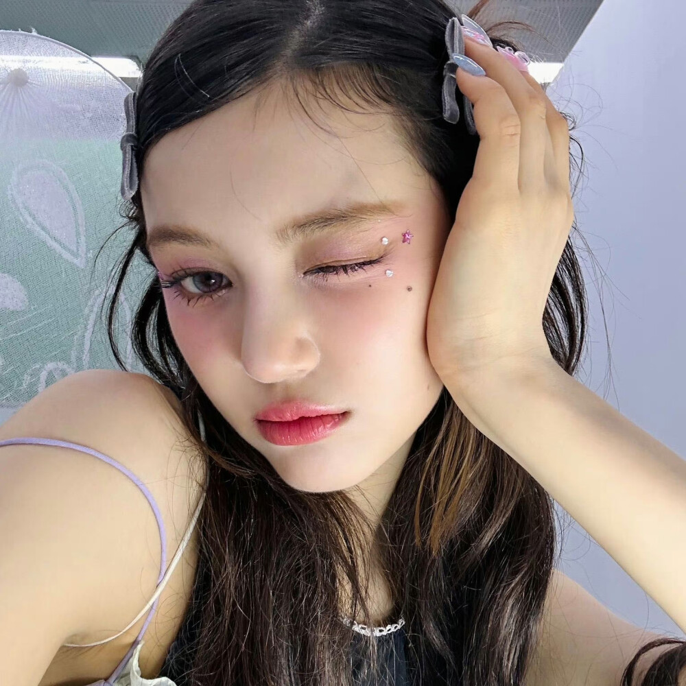 itzy
丹尼尔
吴宣仪