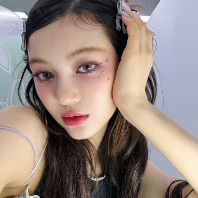 itzy
丹尼尔
吴宣仪