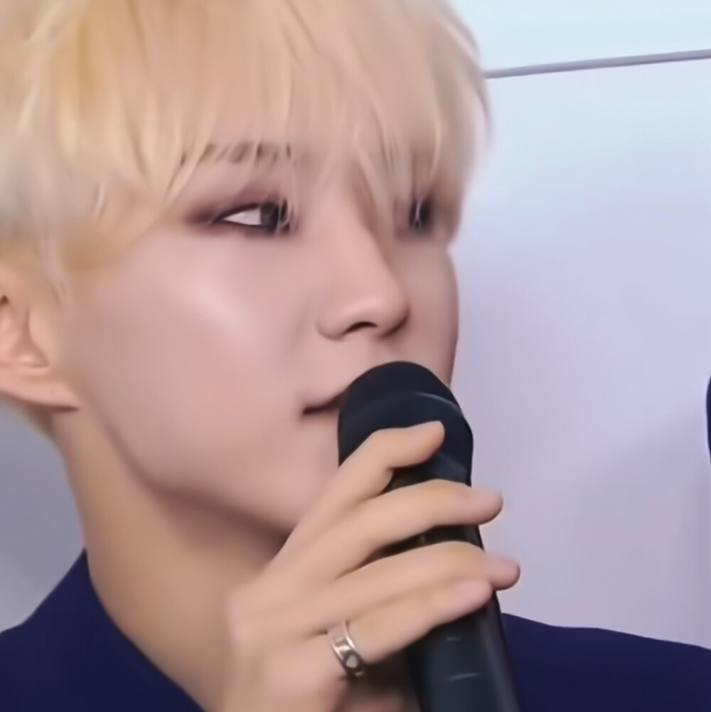 权顺荣可二改 标明沈韵澄 拿图dd
标在文案上面