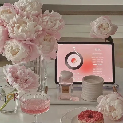 WeChat背景图 （侵删）