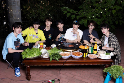 贺峻霖，宋亚轩，张真源，丁程鑫，时代少年团