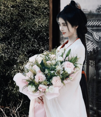 杨采薇