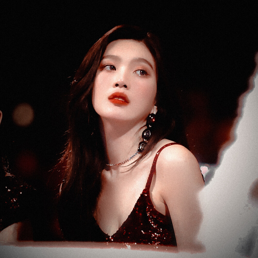 “在那之前留住你的心 哪怕留给自己也不要给其他人 不要给除我以外的任何人。”
——《绮丽之歌》