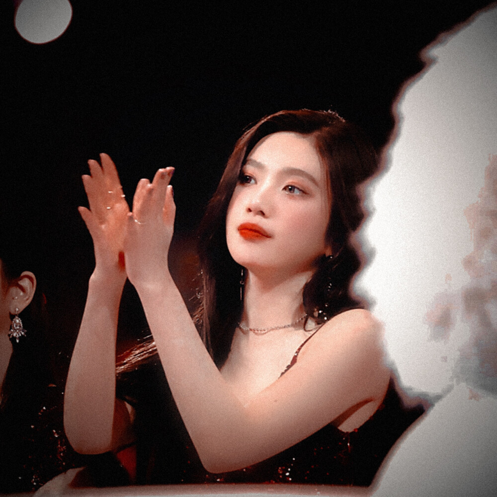 “在那之前留住你的心 哪怕留给自己也不要给其他人 不要给除我以外的任何人。”
——《绮丽之歌》