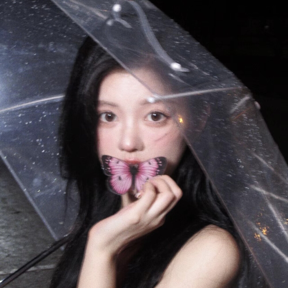 ᵀʰᵉ ᶠⁱʳˢᵗ ᵒⁿᵉ ᵒᵘᵗ ᵒᶠ ᵗʰᵉ ᵇⁱᵍ ʷⁱⁿᵈ ᶜᵃᵐᵉ ʰᵒᵐᵉ ʷⁱᵗʰ ᵐᵉ.
外面風大 和我回家. 