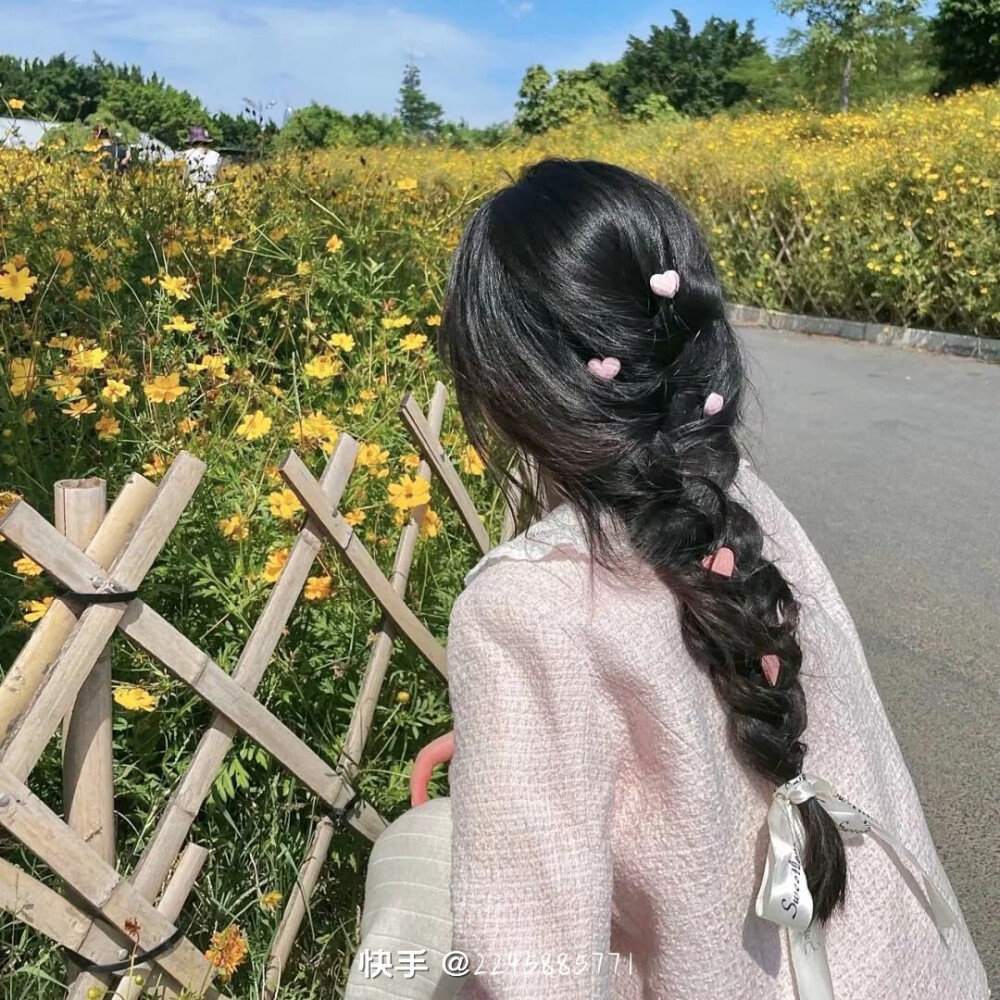 背影蝴蝶结女生头像