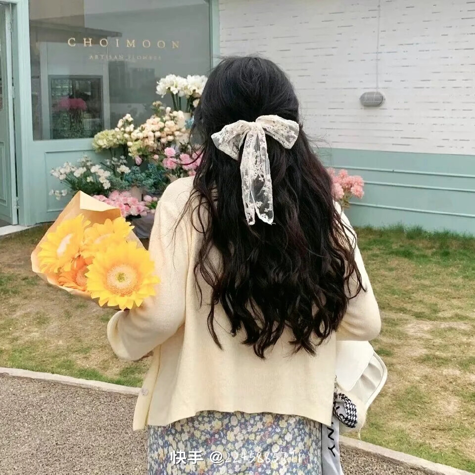 背影蝴蝶结女生头像