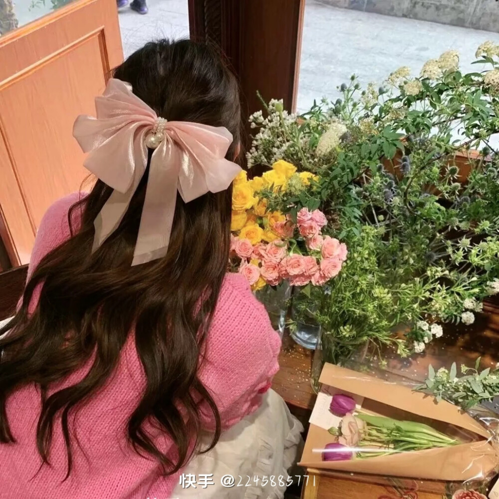 背影蝴蝶结女生头像