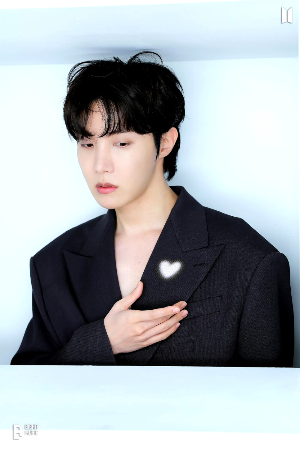 郑号锡
230819 Weverse
j-hope 'Jack In The Box (HOPE Edition)' Jacket Photo Sketch ​​​