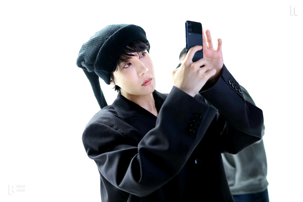 郑号锡
230819 Weverse
j-hope 'Jack In The Box (HOPE Edition)' Jacket Photo Sketch ​​​