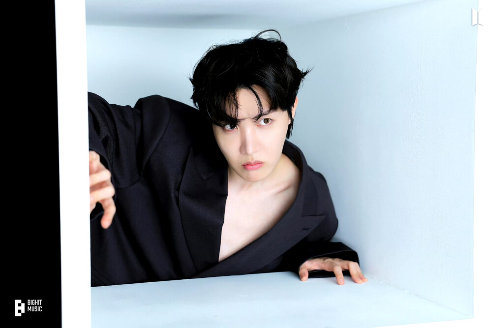郑号锡
230819 Weverse
j-hope 'Jack In The Box (HOPE Edition)' Jacket Photo Sketch ​​​