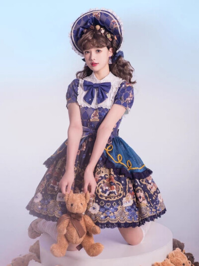 穿这条小裙子拍写真应该会很不错，感觉每张模特图都挺出片的，柄图和颜色也好好看，有点小期待了 嘿嘿