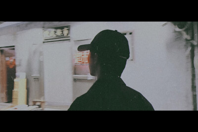 “愿你我都能像自由的风”