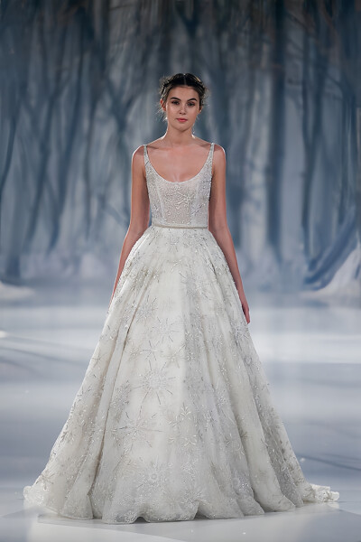 礼服、秀场、时装周、时尚、模特