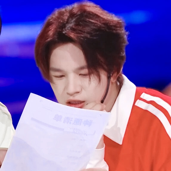 -秋光缠绕诗的半截 落下枯黄的叶 定格爱的瞬间-
自修石凯9p 抱图评
二转二改不标源按侵权处理
©程鑫