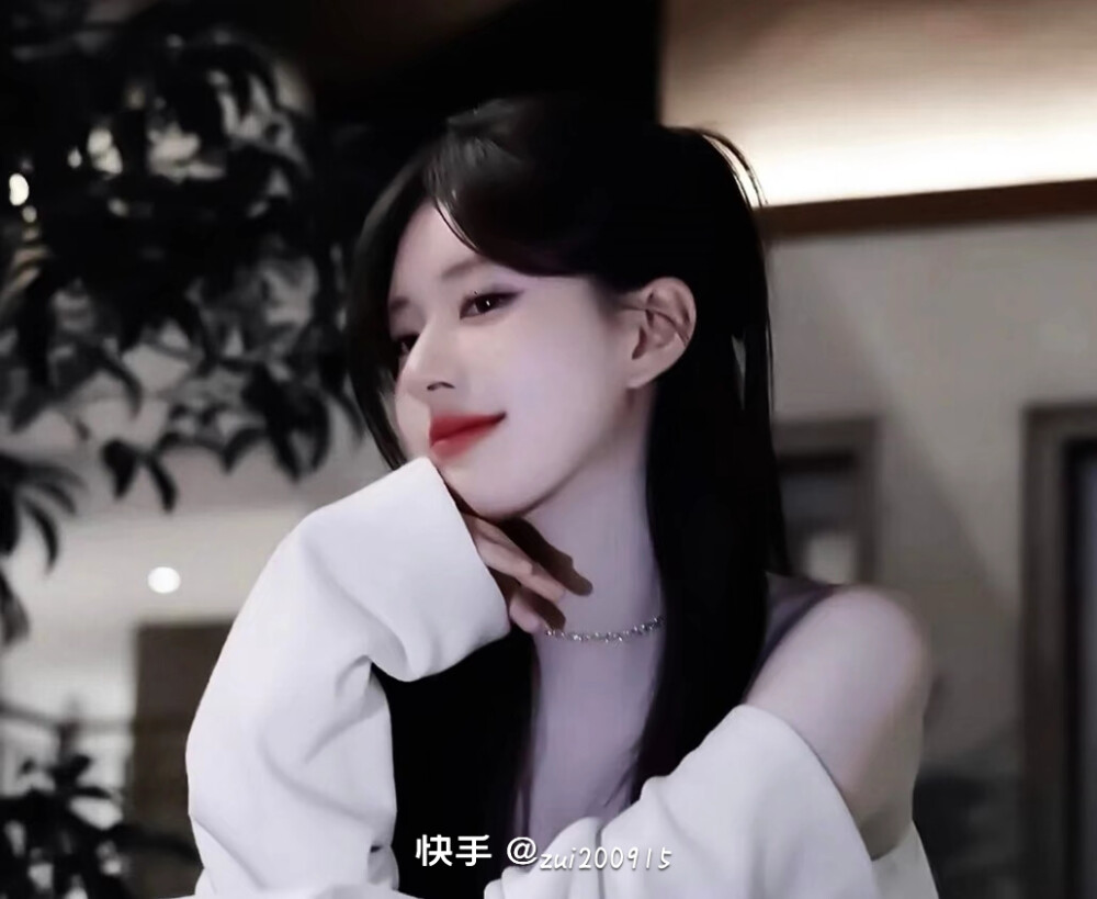 赵露思头像