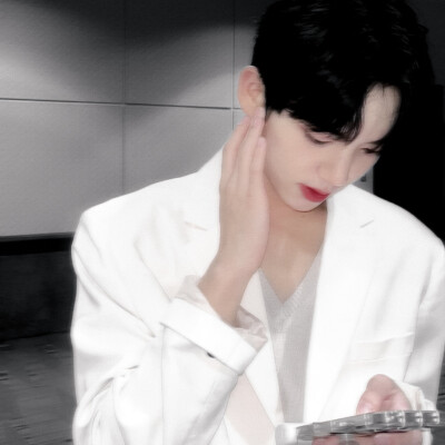 姐姐为什么还不回我消息？°¯᷄◠¯᷅°
