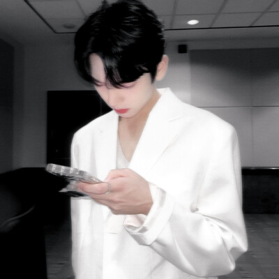 姐姐为什么还不回我消息？°¯᷄◠¯᷅°