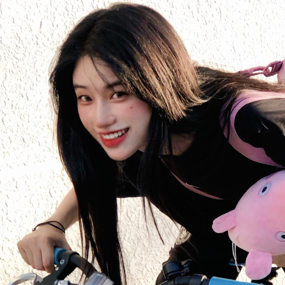 爱豆头像段小薇赞评论更多