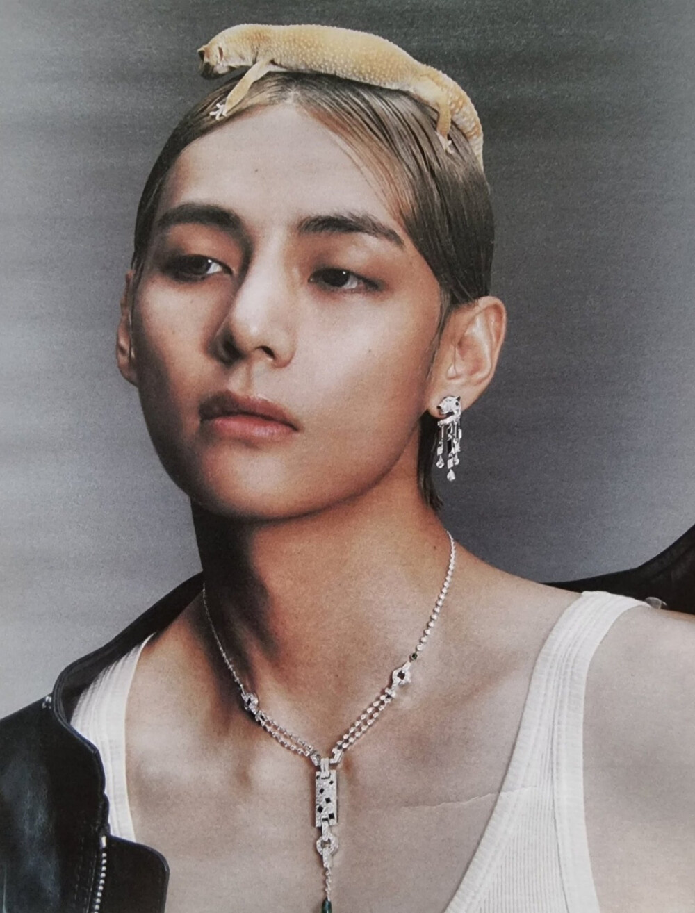 金泰亨
230822 Wkorea 内页
cr:v_scent7