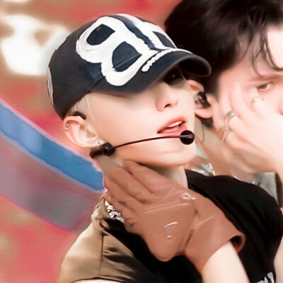 Hat trick ...“帽沿-Noche azul”