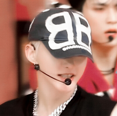 Hat trick ...“帽沿-Noche azul”