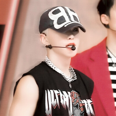 Hat trick ...“帽沿-Noche azul”