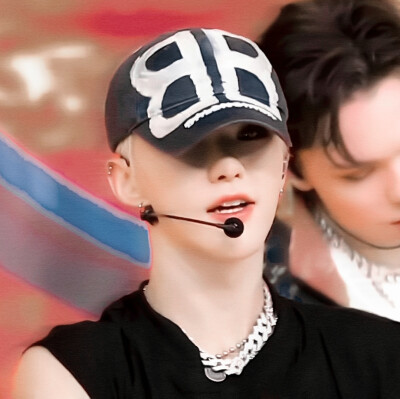 Hat trick ...“帽沿-Noche azul”