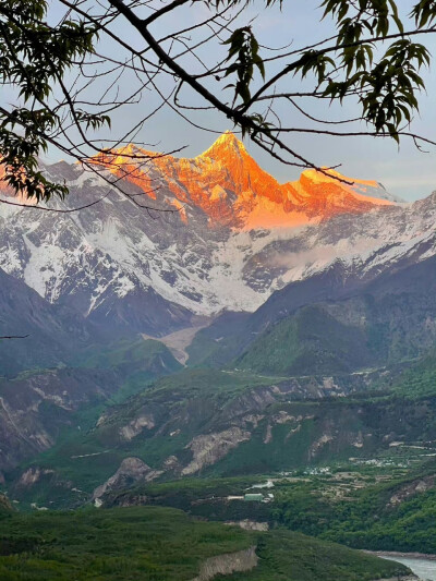 日照金山