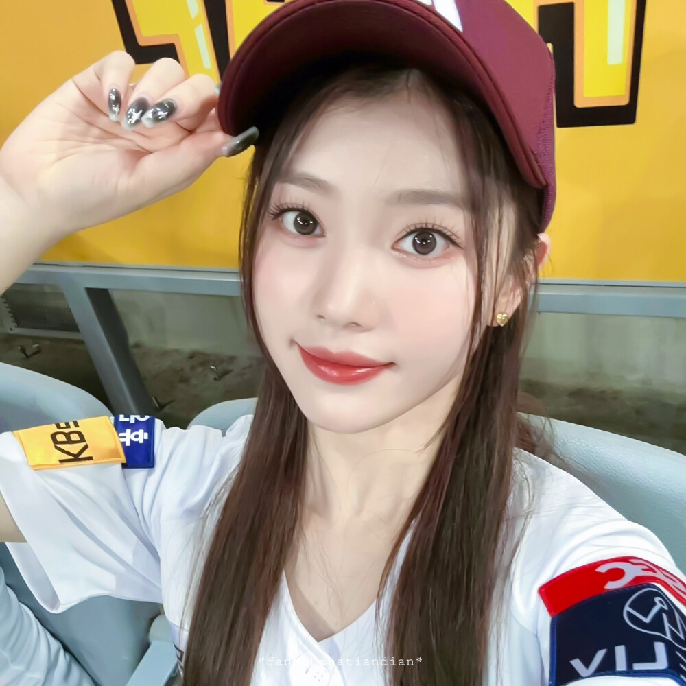 ᵀʰᵉ ᶠⁱʳˢᵗ ᵒⁿᵉ ᵒᵘᵗ ᵒᶠ ᵗʰᵉ ᵇⁱᵍ ʷⁱⁿᵈ ᶜᵃᵐᵉ ʰᵒᵐᵉ ʷⁱᵗʰ ᵐᵉ.