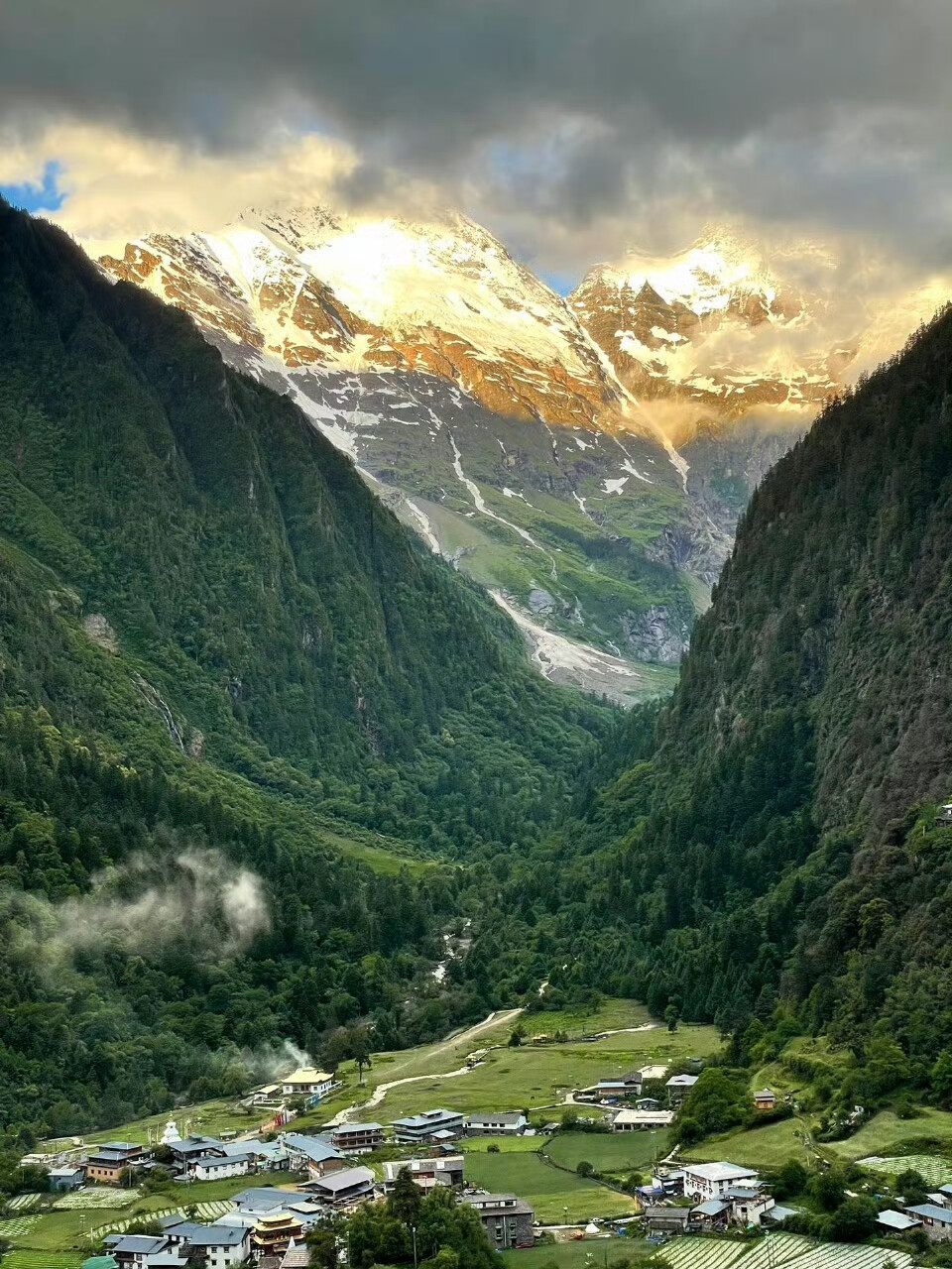 日照金山