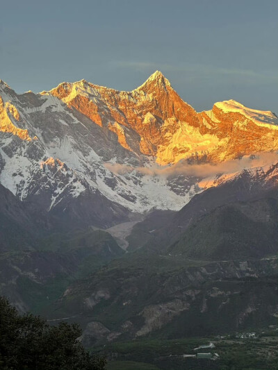 日照金山