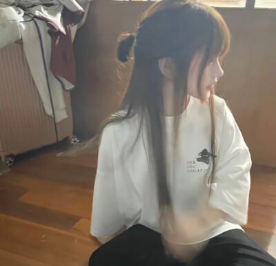 折磨你的从来不是任何人的情绪
而是你心存幻想的期待
世间万物都在治愈你
唯独你不肯放过你自己...