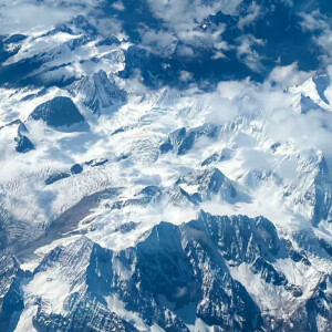 青山一片云雾，心安即归处

背景图